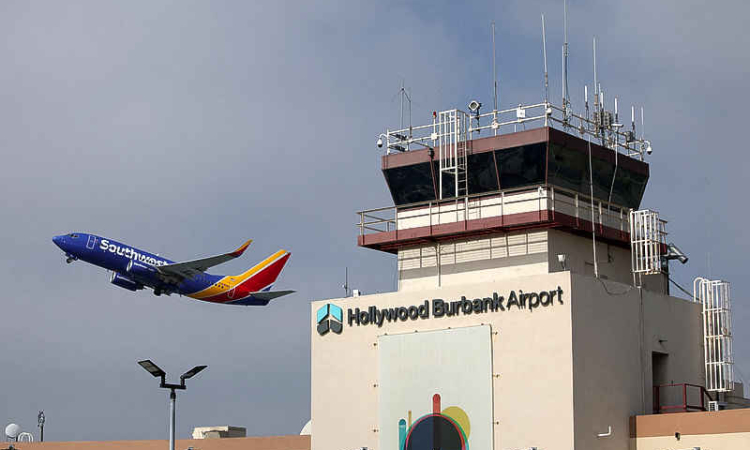 US orders 10% flights cut at major airports